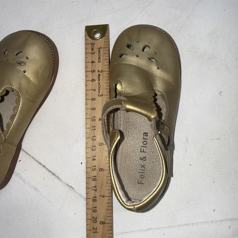 Felix & Flora Mary Jane Gold Metallic T-Strap Flats Dress Shoes Girls Size 9